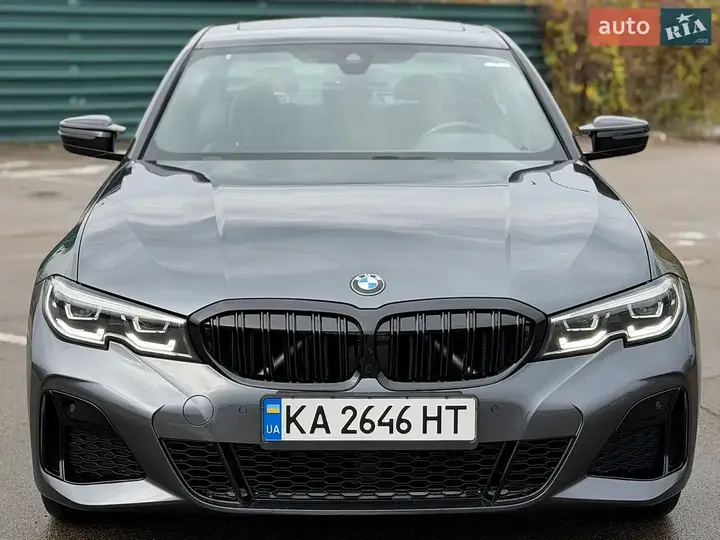 BMW 3 Series 2019 photo 2
