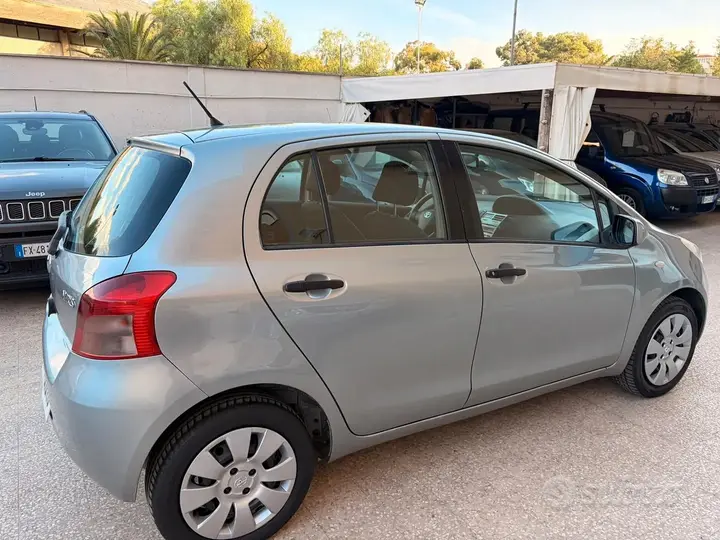 Toyota Yaris 2006 photo 4