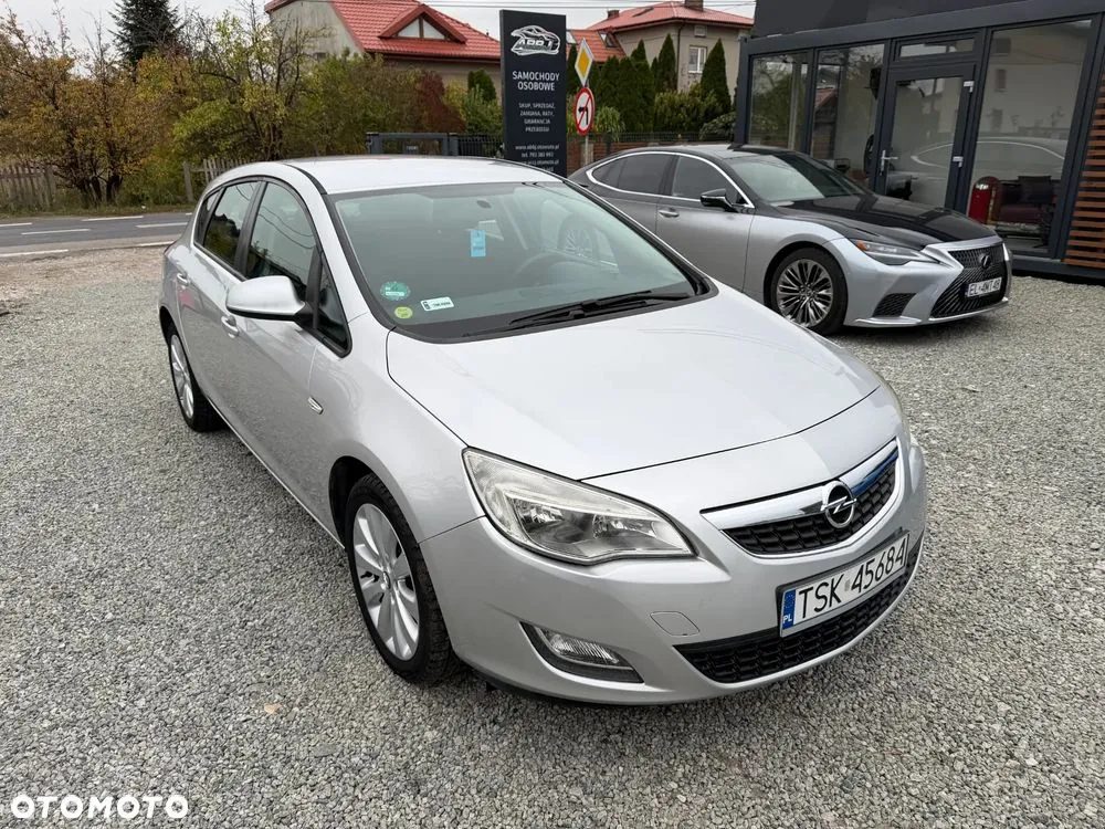 Opel Astra 2010 photo 3