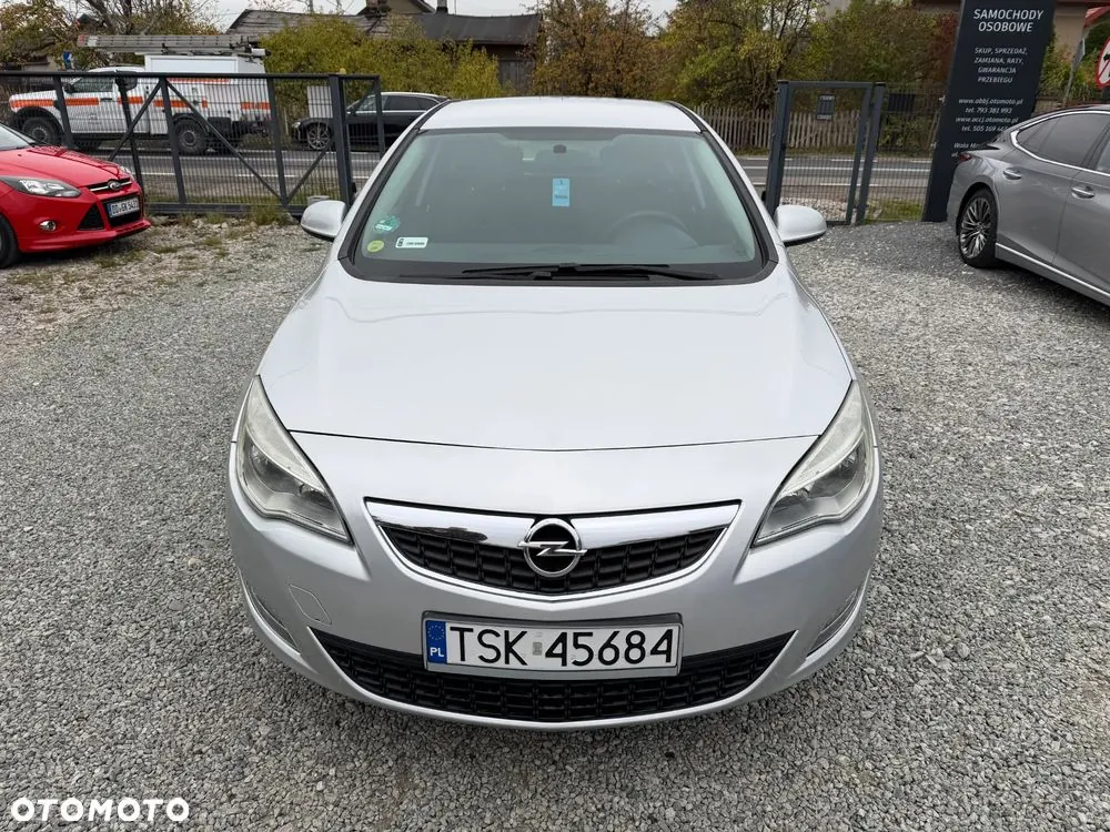 Opel Astra 2010 photo 2