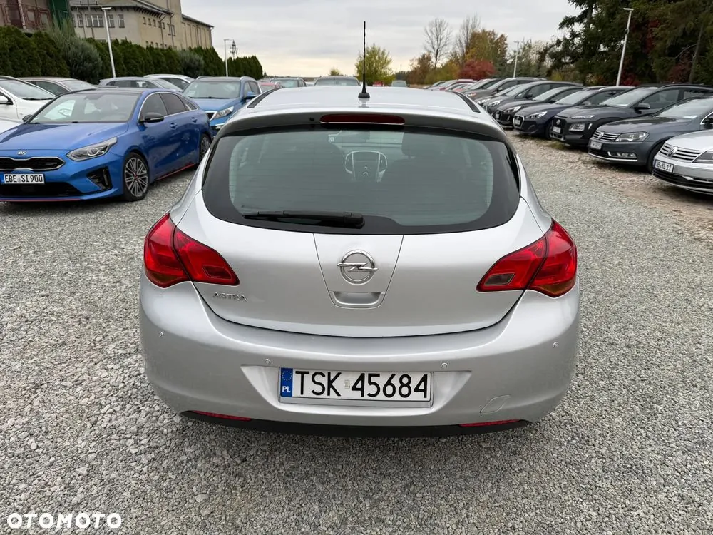 Opel Astra 2010 photo 5