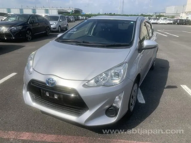 Toyota Aqua S 2015 photo 2