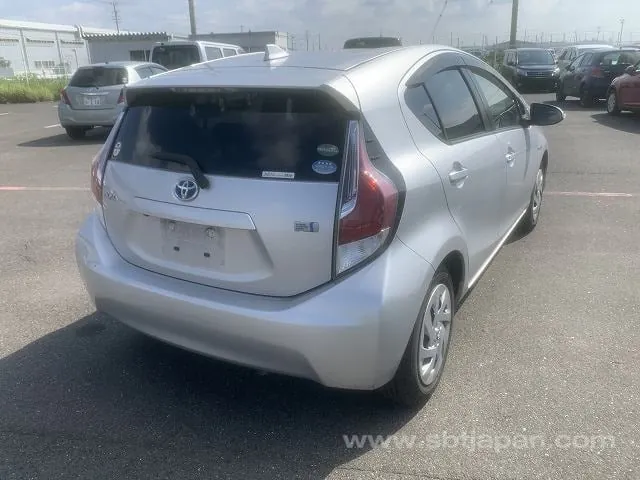 Toyota Aqua S 2015 photo 4