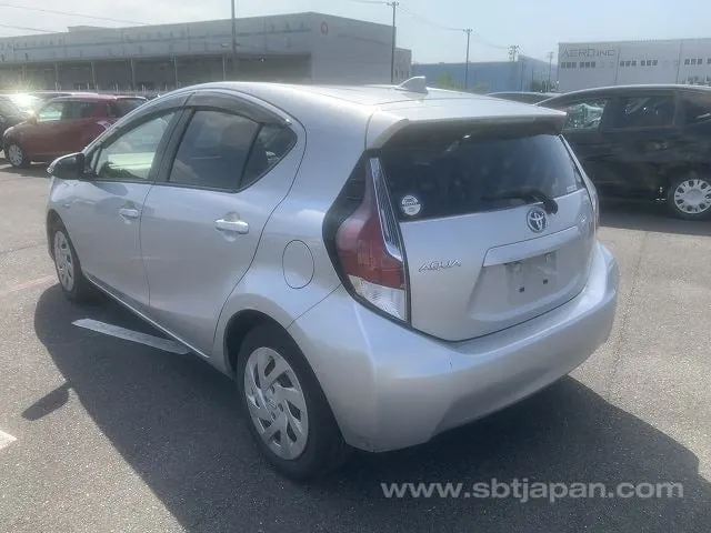 Toyota Aqua S 2015 photo 3