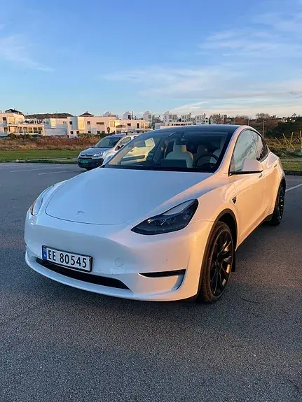 Tesla Model Y 2022 photo 2
