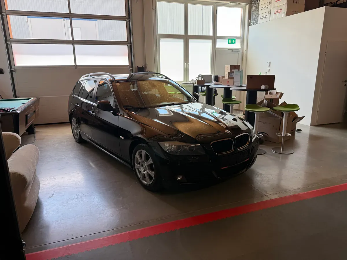 BMW 3 Series 2009 photo 2
