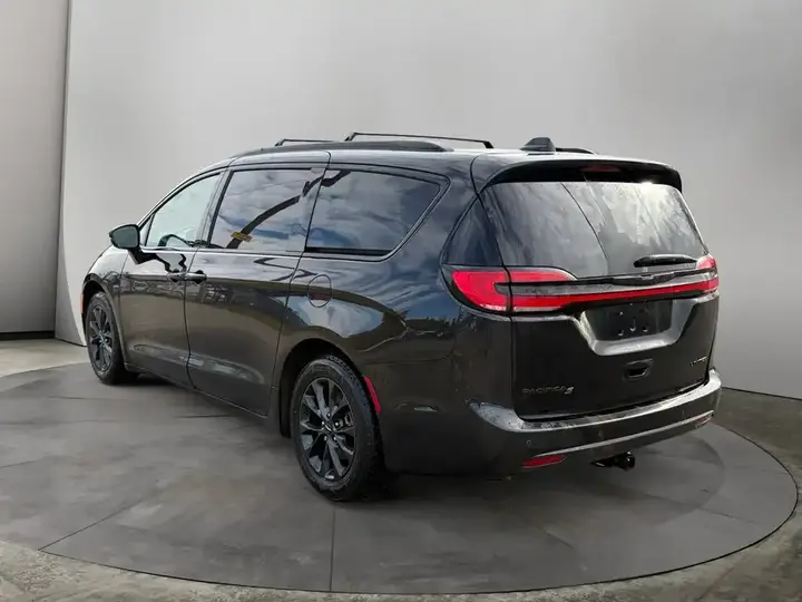 Chrysler Pacifica 2021 photo 3