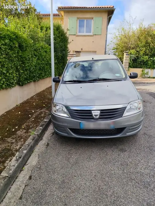 Dacia Logan 2009 photo 2