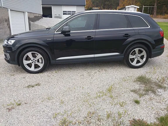 Audi Q7 2018 photo 2