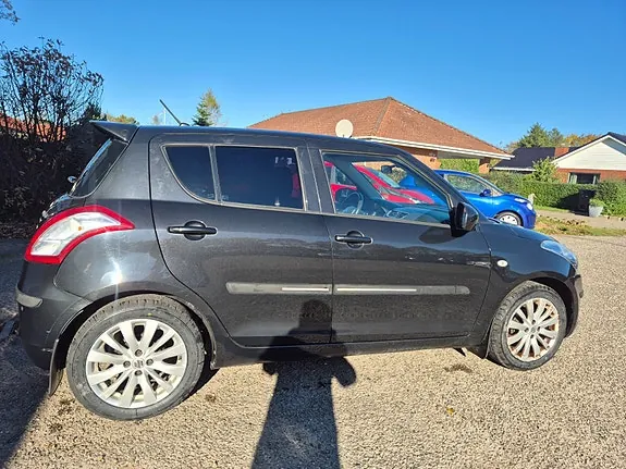 Suzuki Swift 2012 photo 5