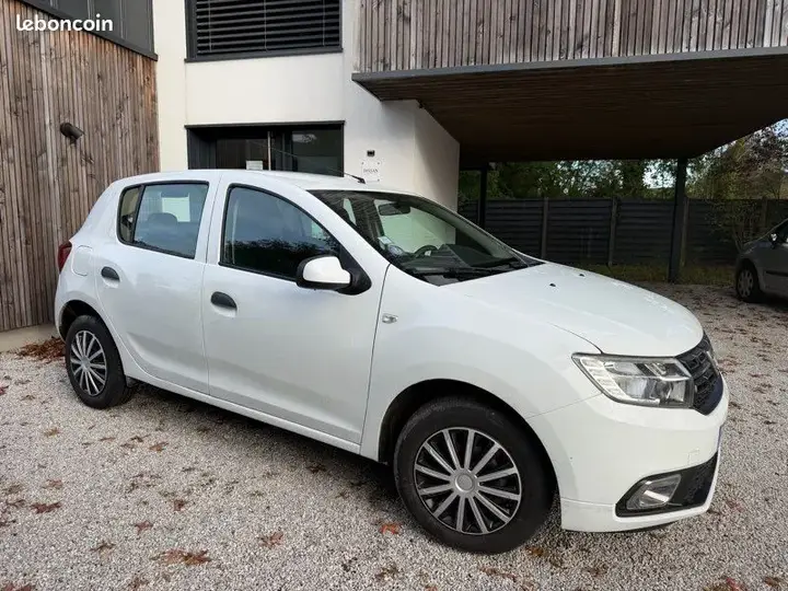 Dacia Sandero 2018 photo 2