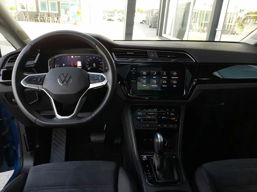 Volkswagen Touran 2023 photo 3
