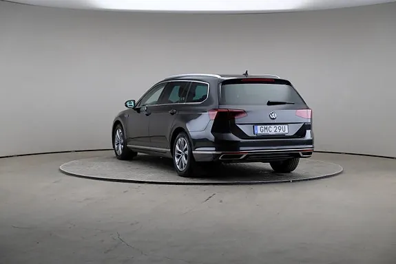 Volkswagen Passat 2023 photo 2
