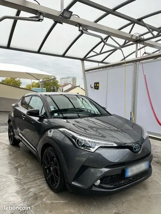 Toyota C-Hr 2018 photo 2
