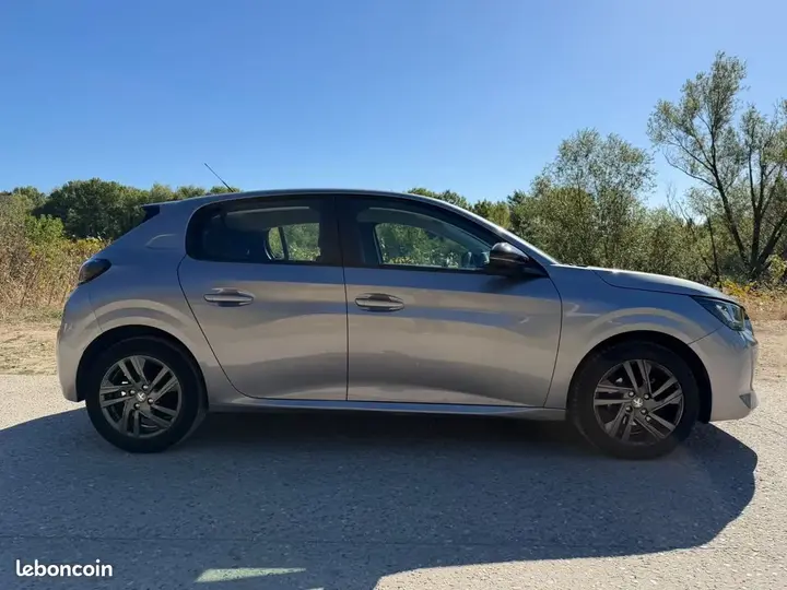 Peugeot 208 2022 photo 2