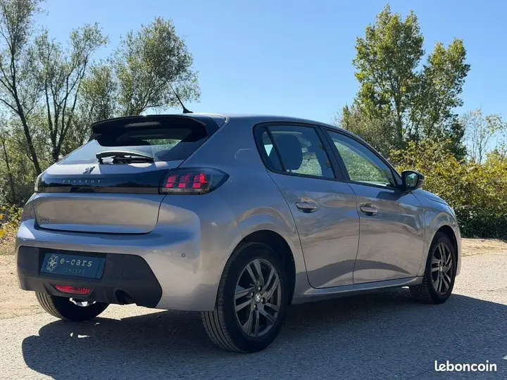 Peugeot 208 2022 photo 5
