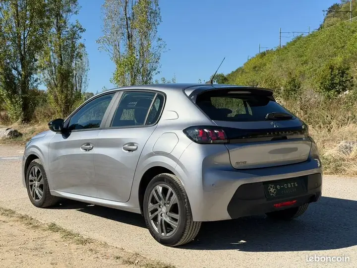 Peugeot 208 2022 photo 3