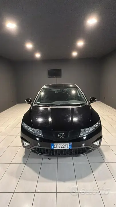 Honda Civic 2011 photo 3