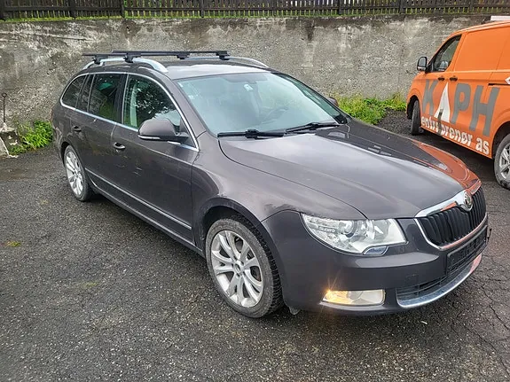 Skoda Superb 2011 photo 5