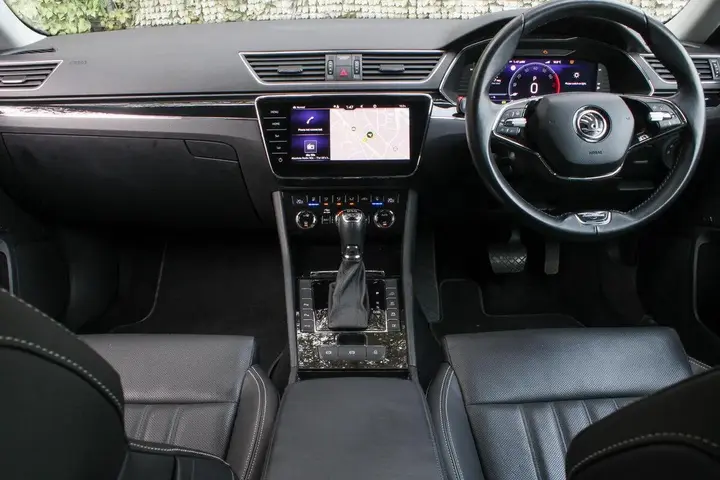 Skoda Superb 2021 photo 2