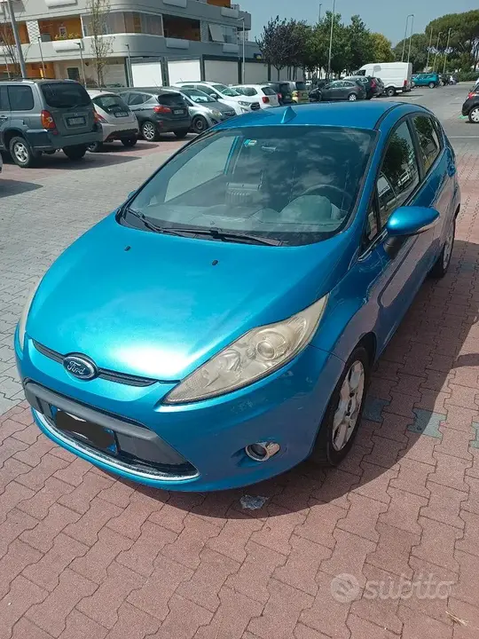Ford Fiesta 2010 photo 2