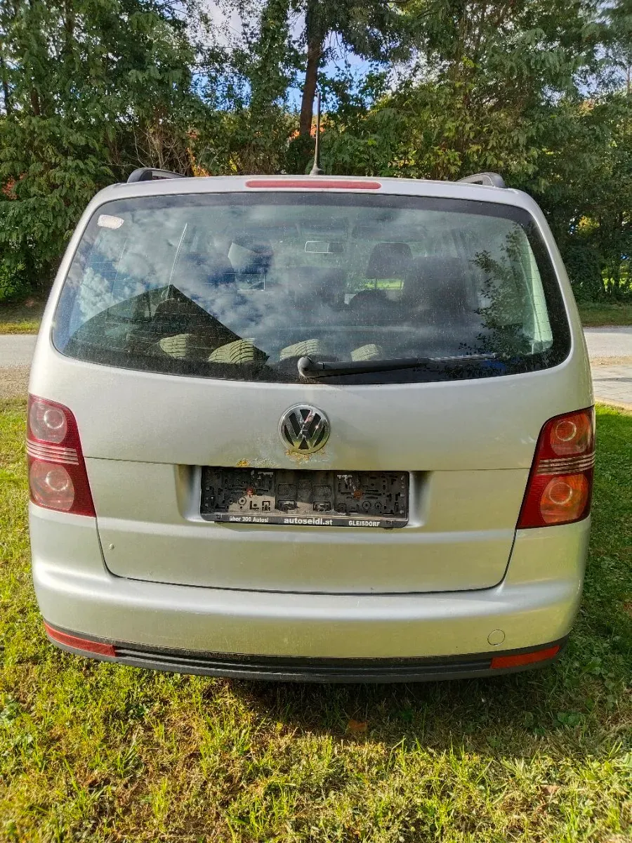 Volkswagen Touran 2009 photo 3