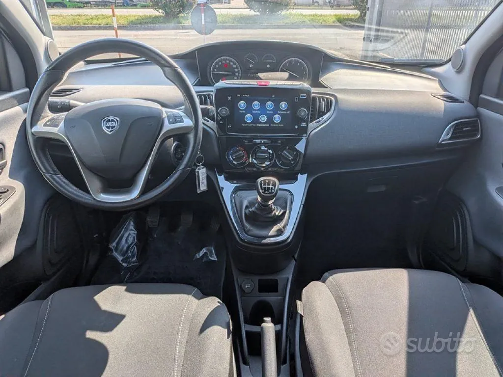 Lancia Ypsilon 2023 photo 2