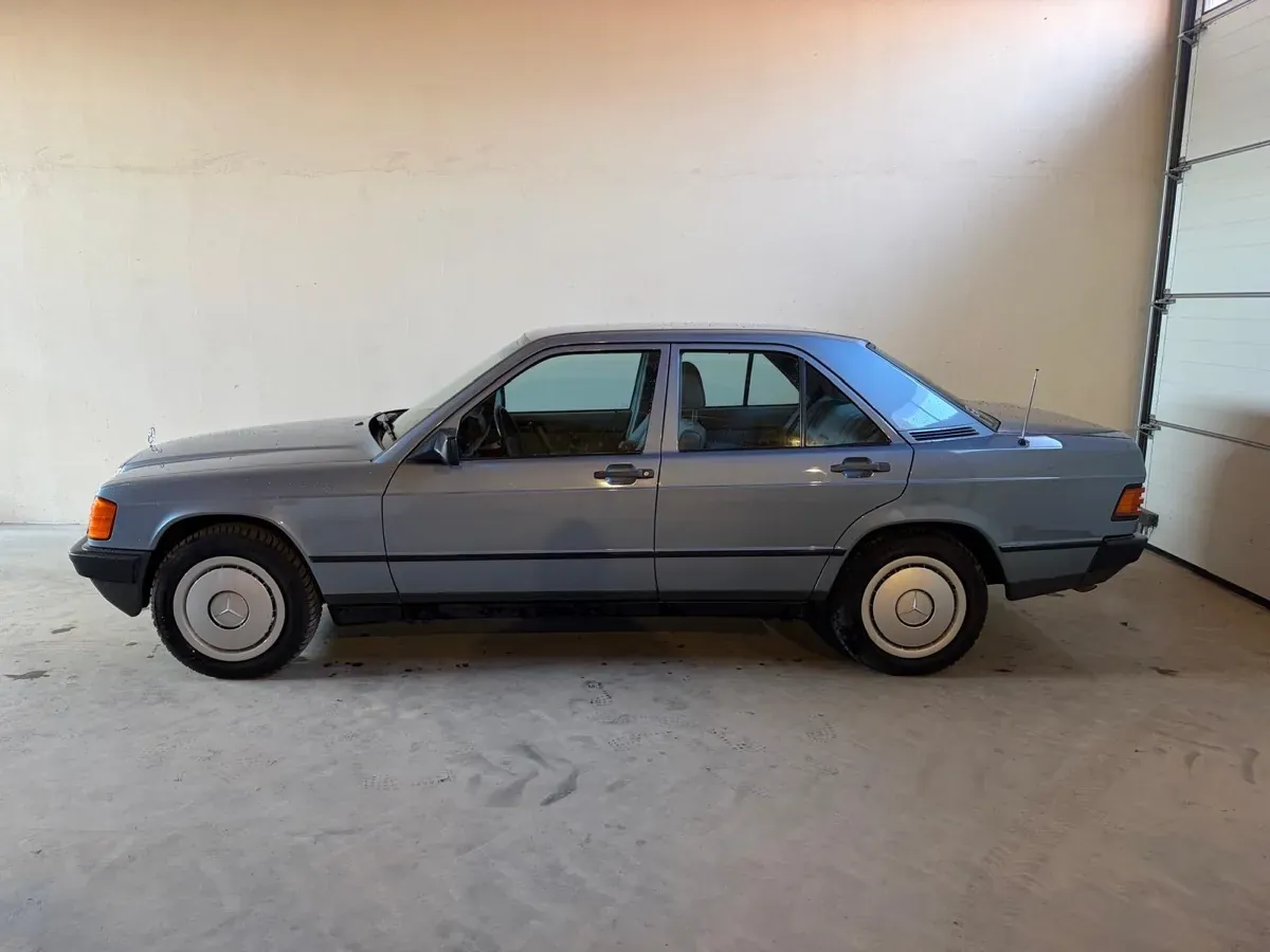 Mercedes-Benz 190 1985 photo 3