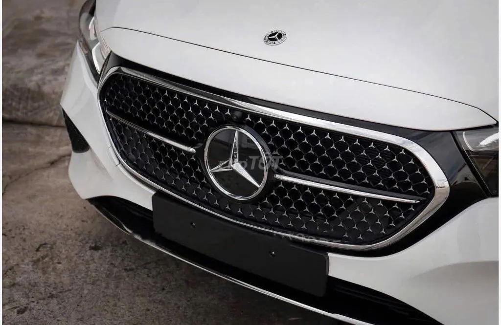 Mercedes-Benz E-Class 2025 photo 3