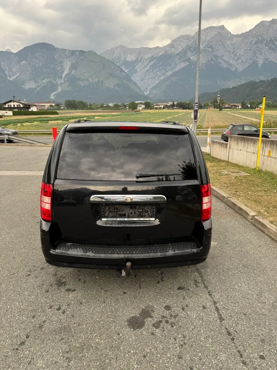 Chrysler Voyager 2008 photo 2