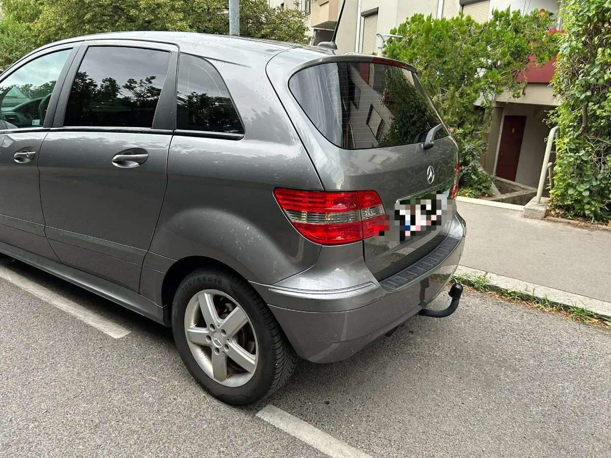 Mercedes-Benz B-Class 2011 photo 3