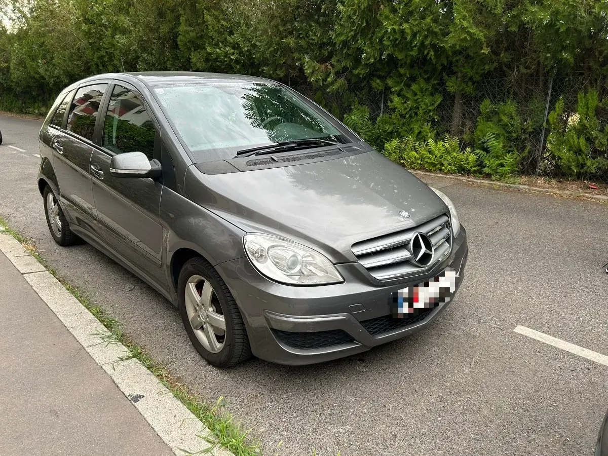 Mercedes-Benz B-Class 2011 photo 2