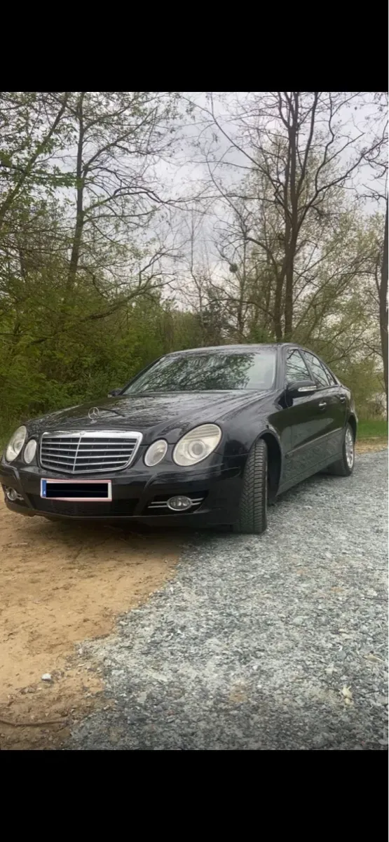 Mercedes-Benz E-Class 2004 photo 2