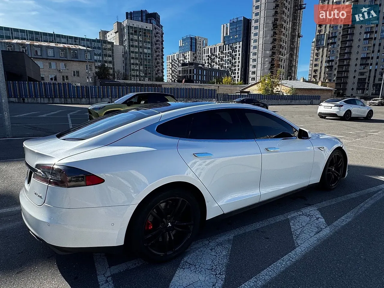 Tesla Model S 2015 photo 2