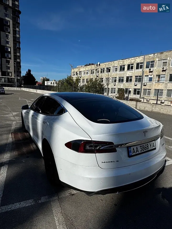 Tesla Model S 2015 photo 3