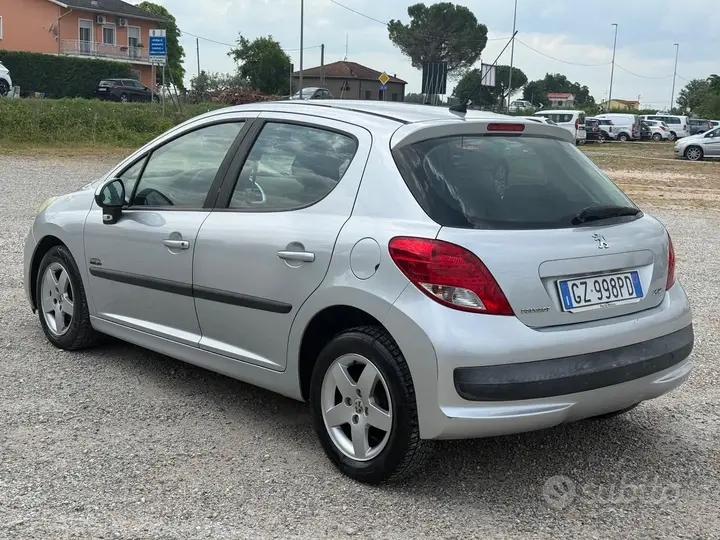 Peugeot 207 2009 photo 3
