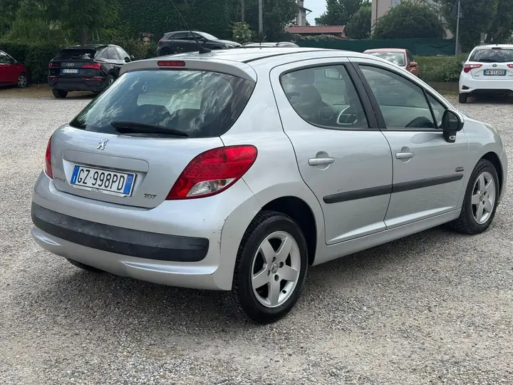 Peugeot 207 2009 photo 4