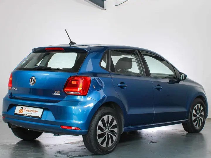 Volkswagen Polo 2015 photo 2