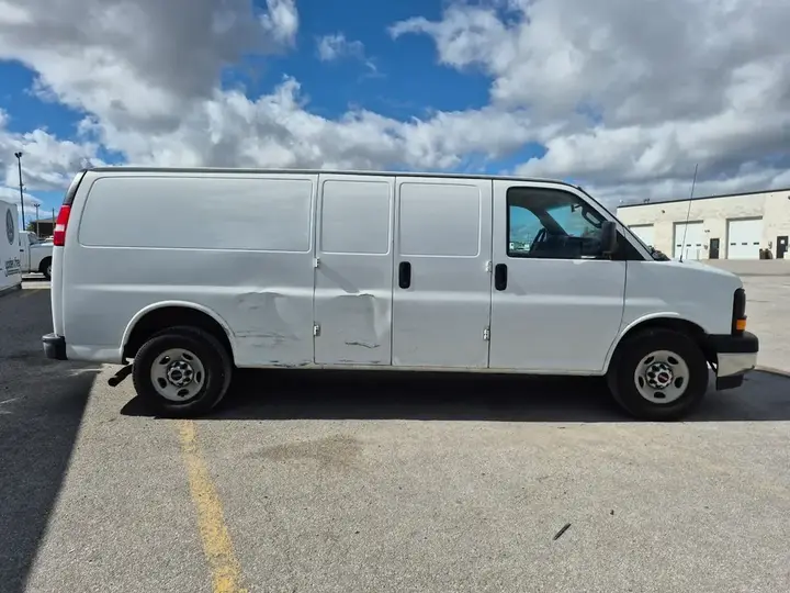 GMC Savana 2017 photo 4