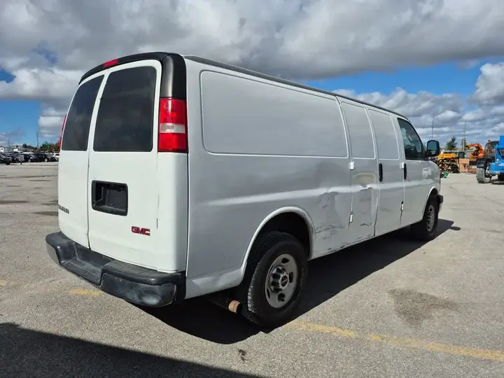 GMC Savana 2017 photo 5