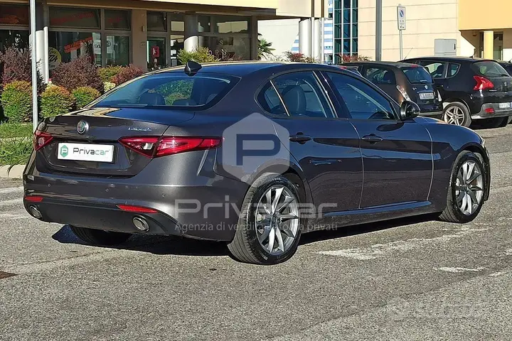 Alfa Romeo Giulia 2017 photo 5