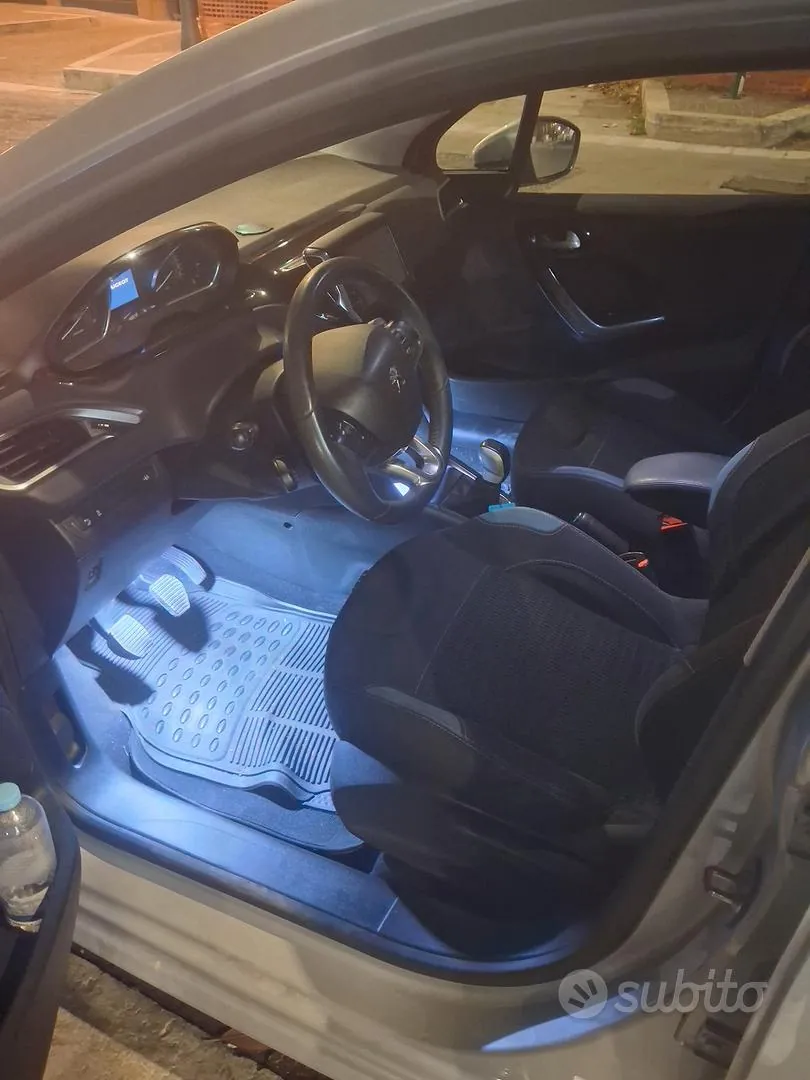Peugeot 208 2013 photo 4