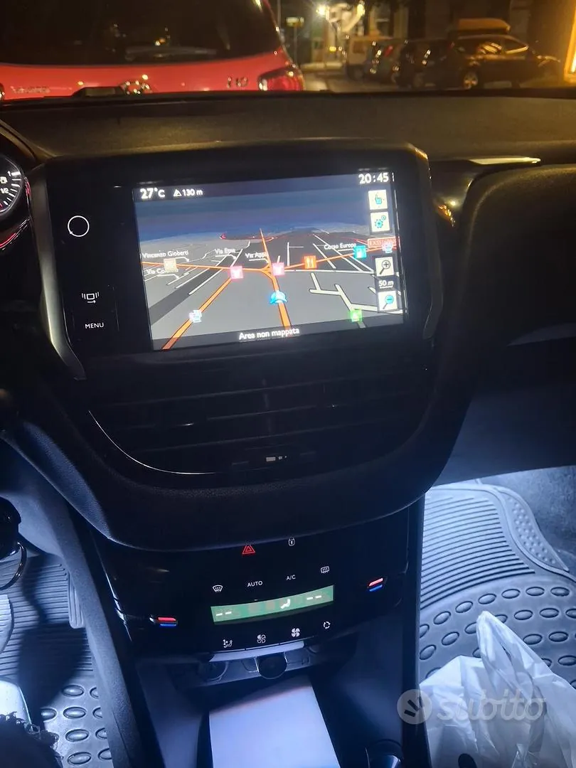 Peugeot 208 2013 photo 2