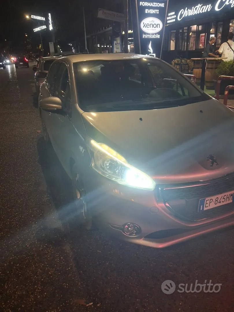 Peugeot 208 2013 photo 5