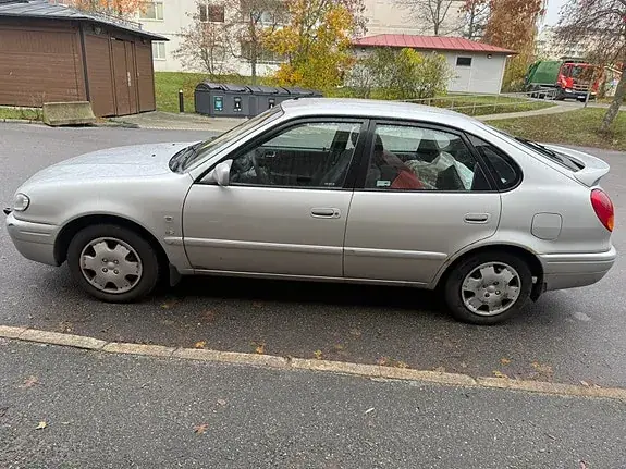 Toyota Corolla 2000 photo 2