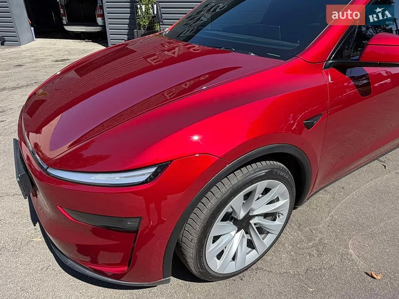 Tesla Model Y 2025 photo 4