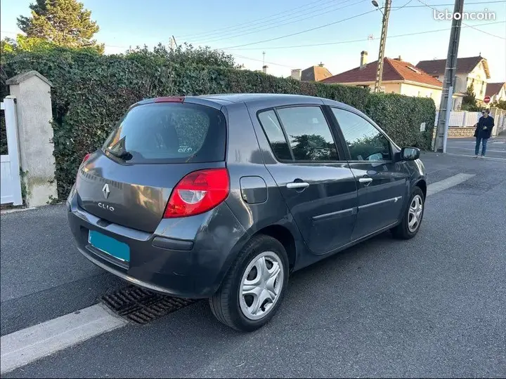 Renault Clio 2008 photo 2