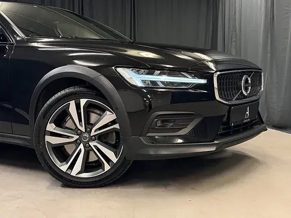 Volvo V60 Cross Country 2019 photo 3