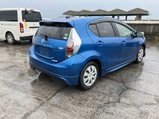 Toyota Aqua S 2013 photo 4