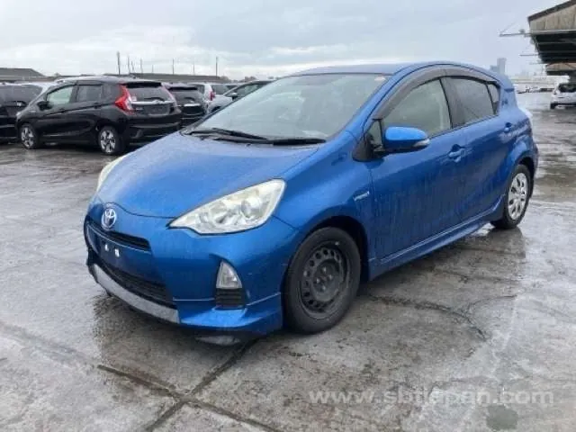 Toyota Aqua S 2013 photo 2